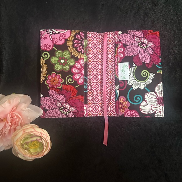 Vera Bradley Quilted Floral Book Cover “Retired Print” - Picture 3 of 6